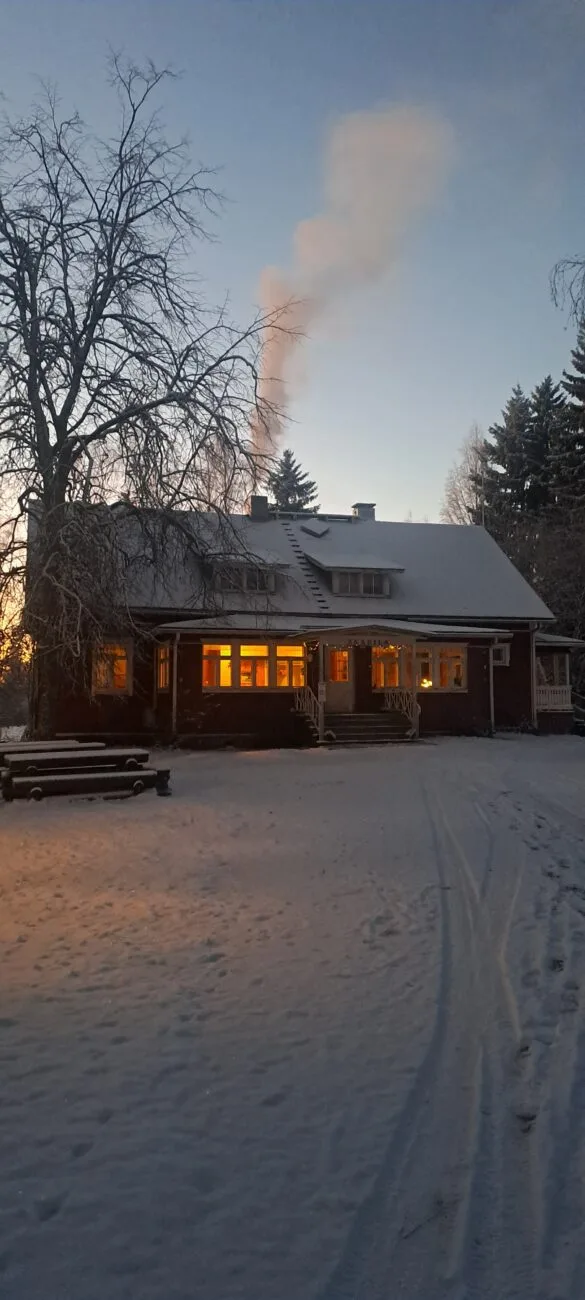 Saarilan talve päärakennus lla